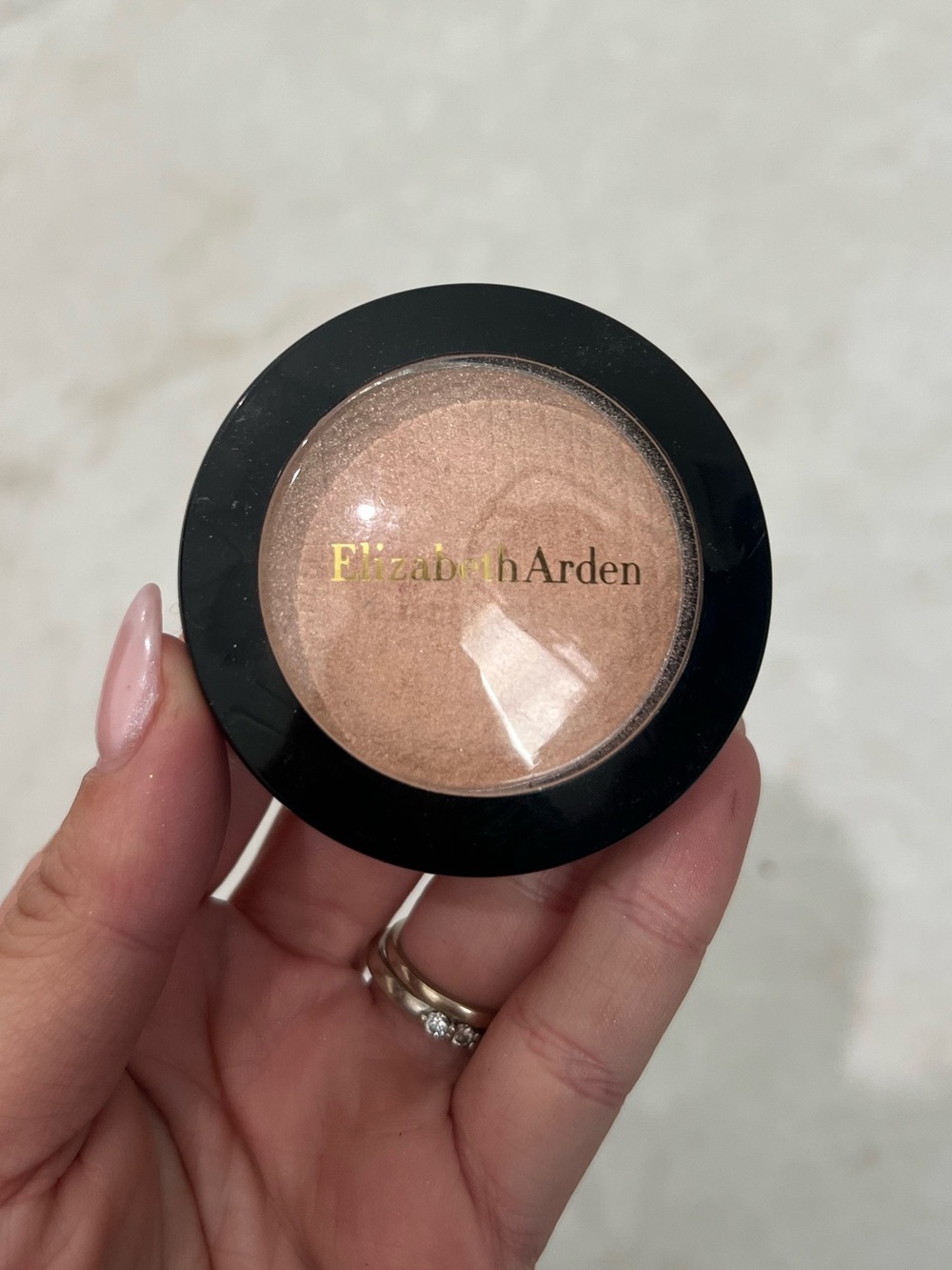 Elizabeth Arden Illuminating Highlighter - Champagne Glow
